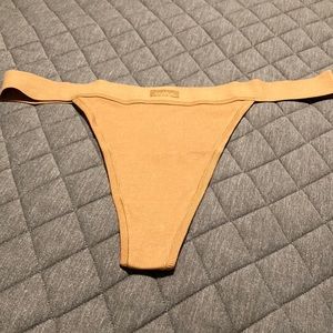 🤎 SKIMS COTTON RIBBED THONG 🤎